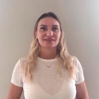 Елена Новакова
